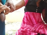 सेक्सी आंटी की चूची पर वीर्य दिया